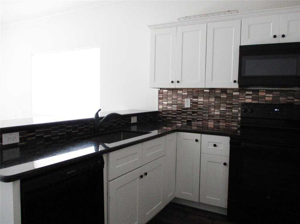 410 E 8th St #2 - Photo 3 of 16