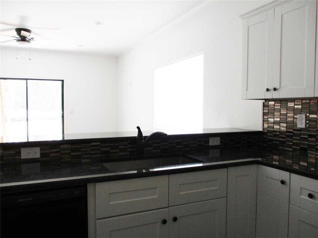 410 E 8th St #2 - Photo 4 of 16