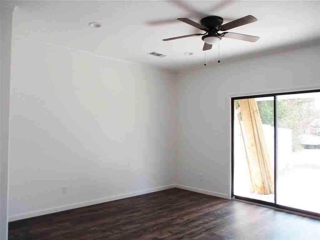 410 E 8th St #2 - Photo 6 of 16