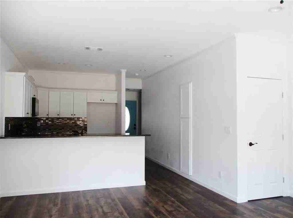 410 E 8th St #2 - Photo 7 of 16