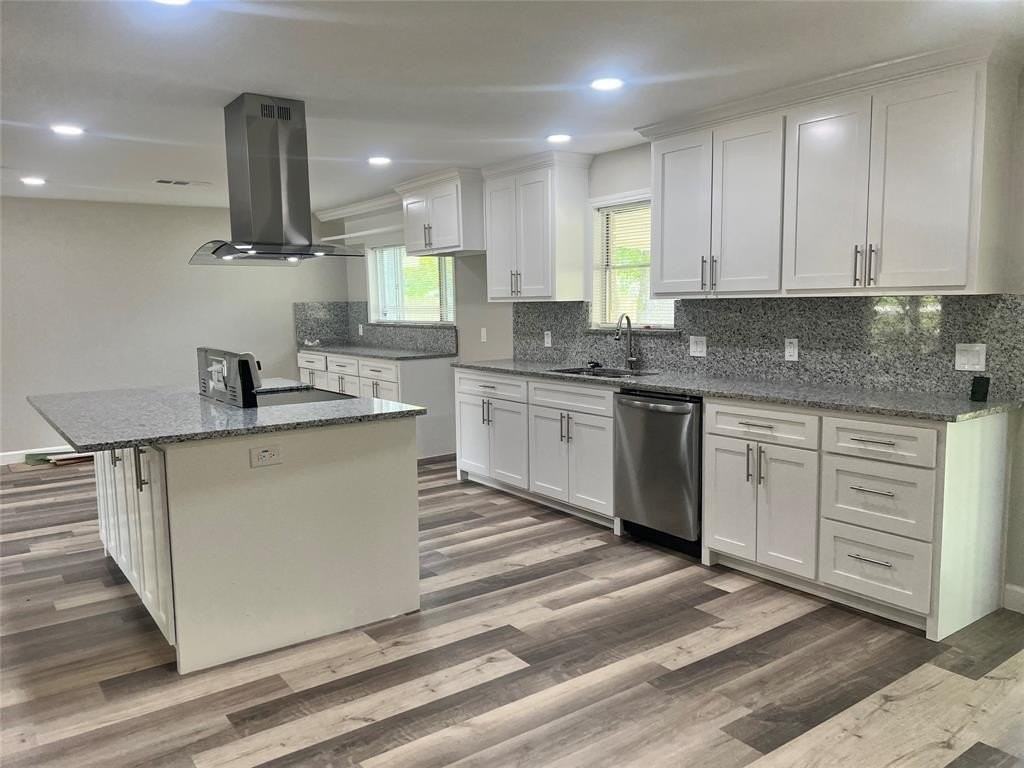 1508 Grantland Cir - Photo 2 of 18