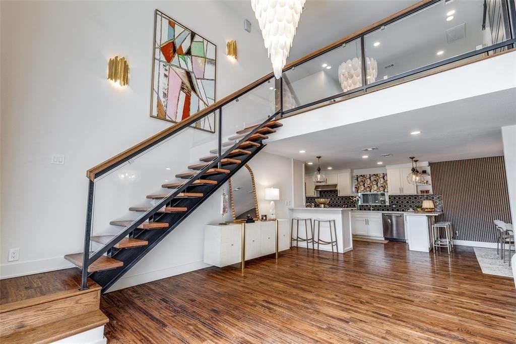 9831 Lakemont Dr - Photo 4 of 35