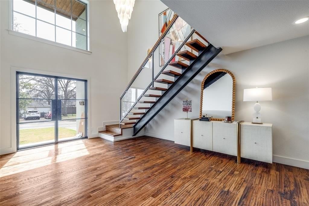 9831 Lakemont Dr - Photo 5 of 35