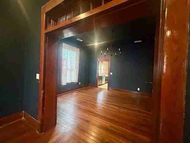 627 W Chestnut St - Photo 3 of 25