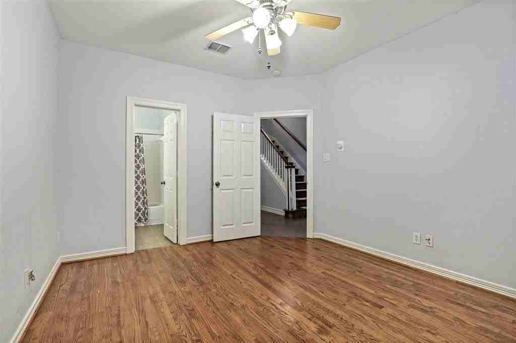 2808 N Hall St - Photo 5 of 34