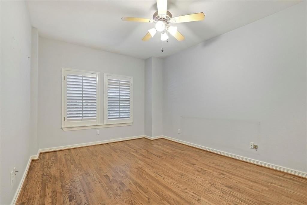 2808 N Hall St - Photo 6 of 34