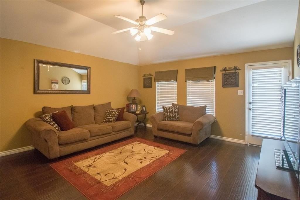 2806 Morgan Dr - Photo 2 of 33