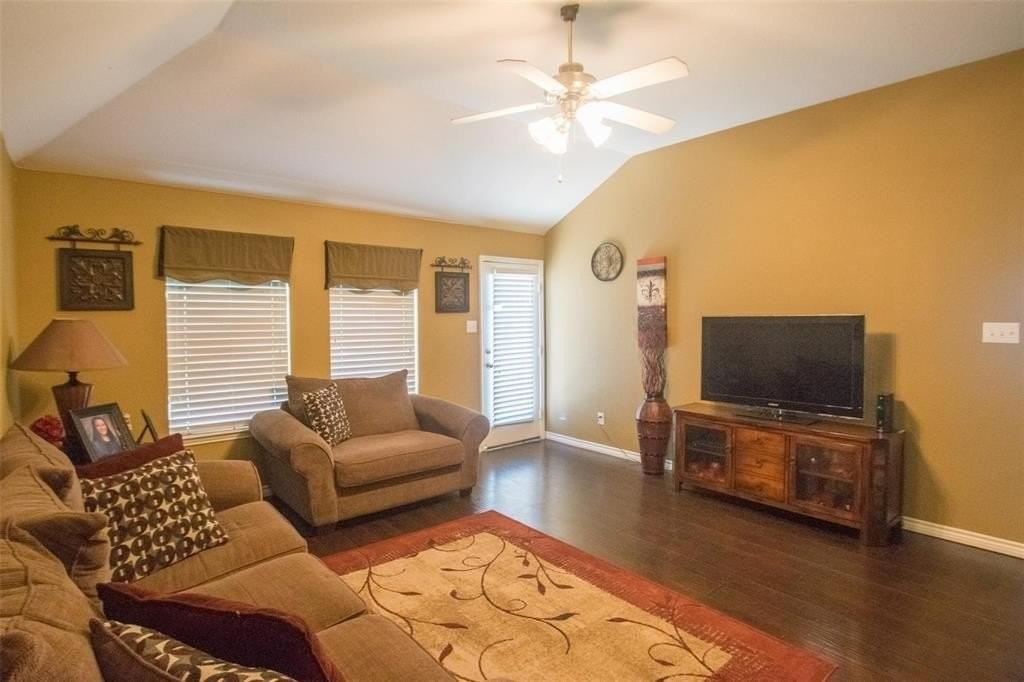 2806 Morgan Dr - Photo 4 of 33