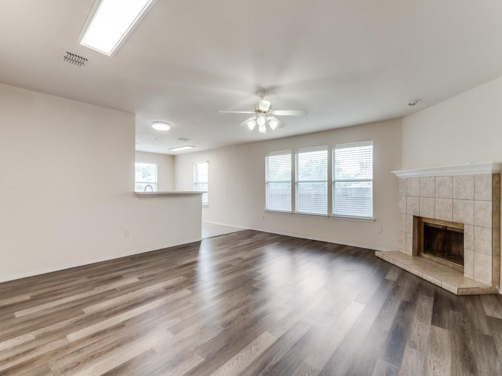 9436 Goldenview Dr - Photo 2 of 12