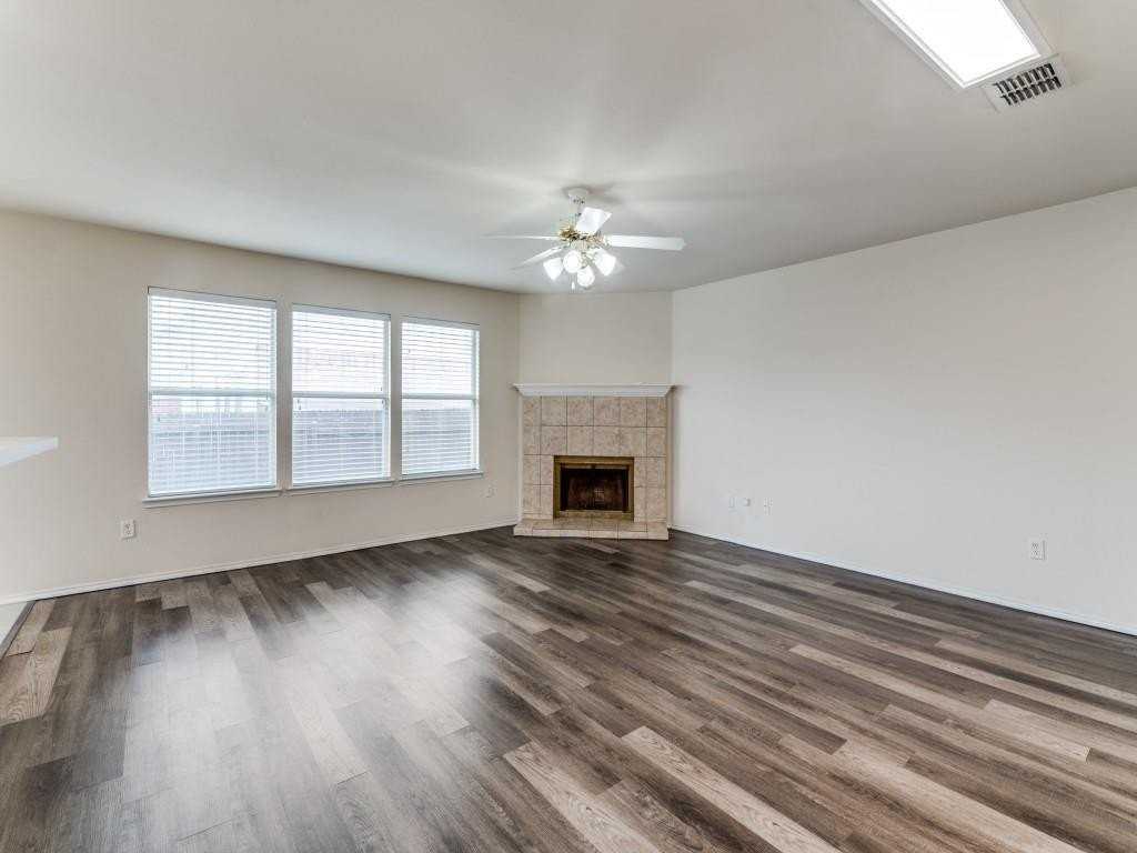 9436 Goldenview Dr - Photo 3 of 12