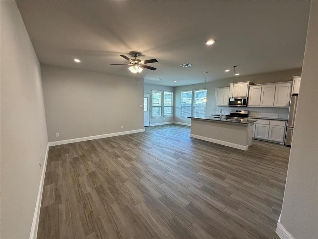 1117 Presidio Ln - Photo 2 of 19