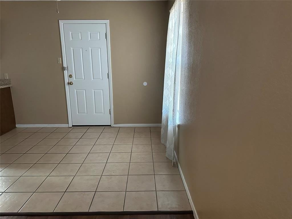 4811 S 6th St - Photo 4 of 18