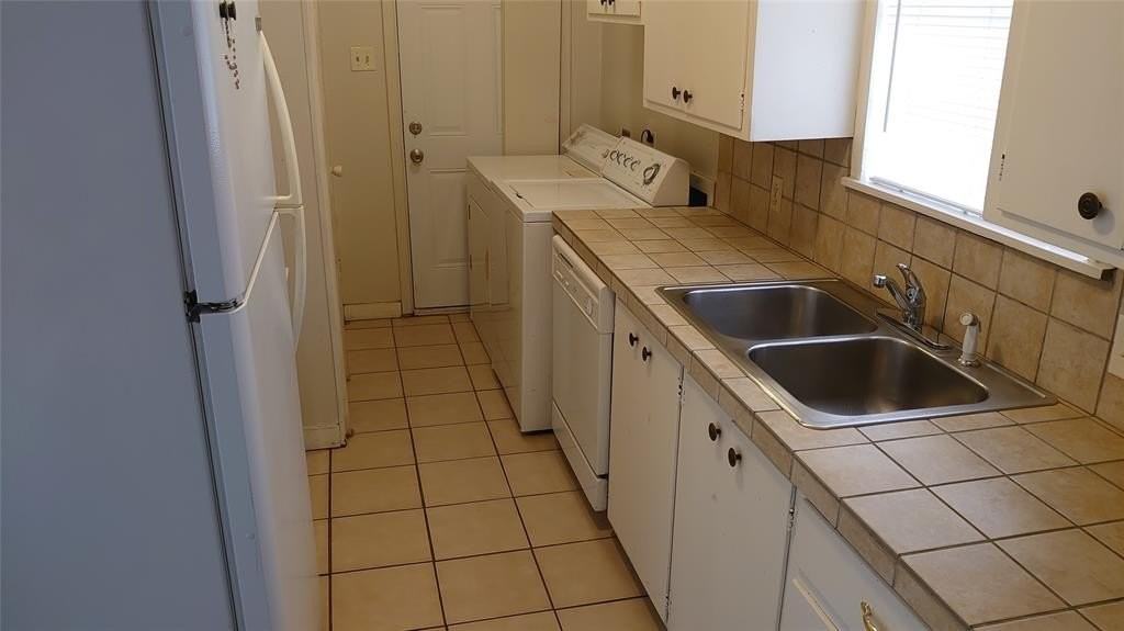 693 E North 15th St #B - Photo 5 of 13