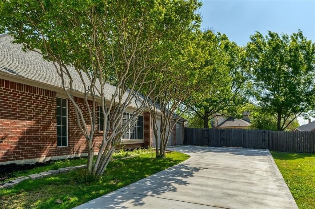 2716 Rocky Creek Dr - Photo 3 of 27