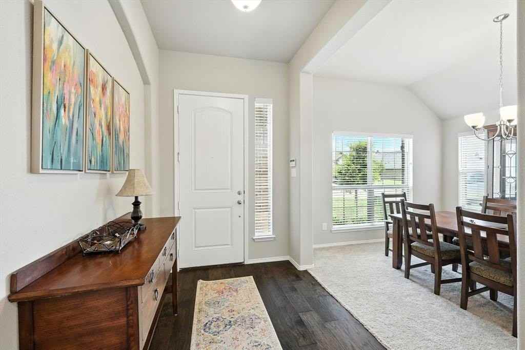 221 Gardenia Dr - Photo 4 of 30