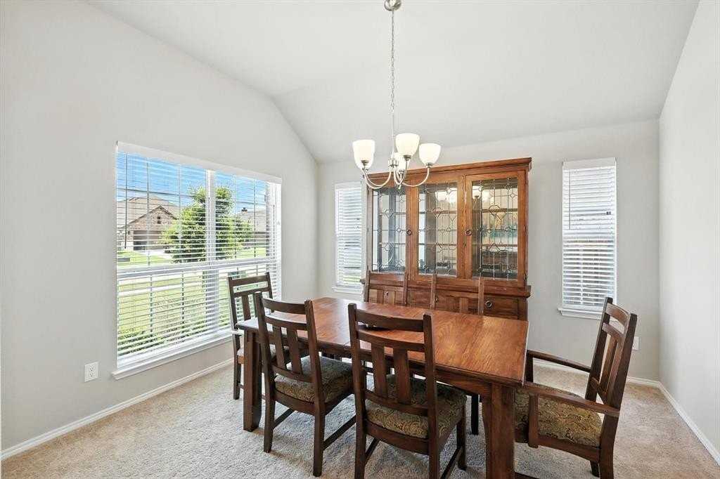 221 Gardenia Dr - Photo 6 of 30