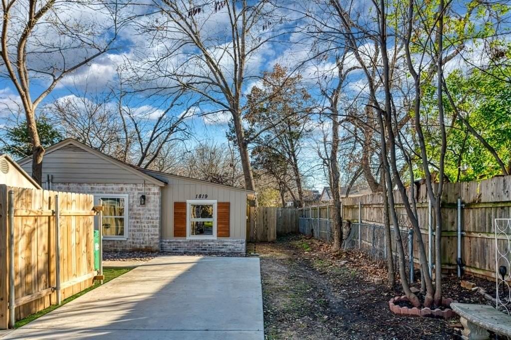 1819 Scripture St - Photo 2 of 27