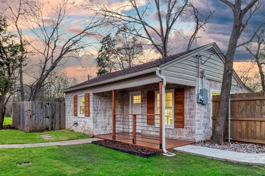 1819 Scripture St - Photo 4 of 27