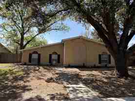 829 Pinoak Dr - Photo 1 of 1