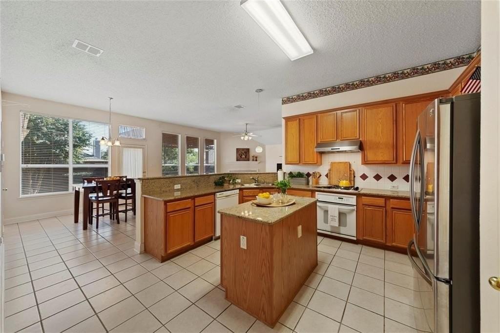 3628 Estacado Ln - Photo 6 of 30