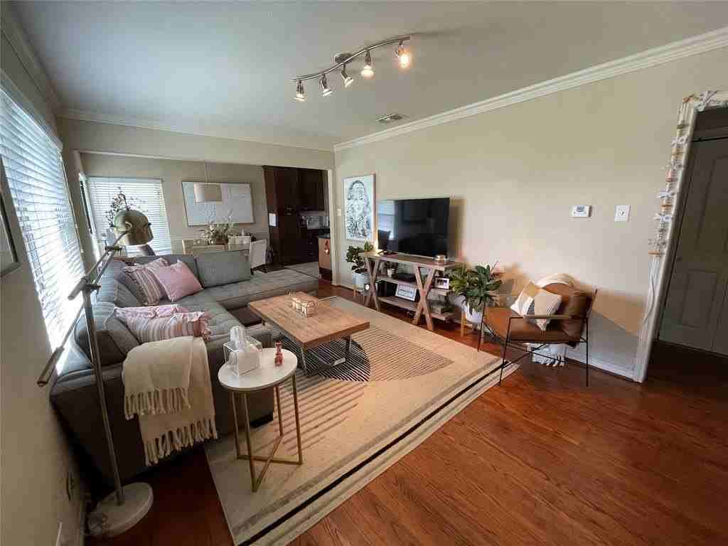 3719 Seguin Dr - Photo 3 of 25