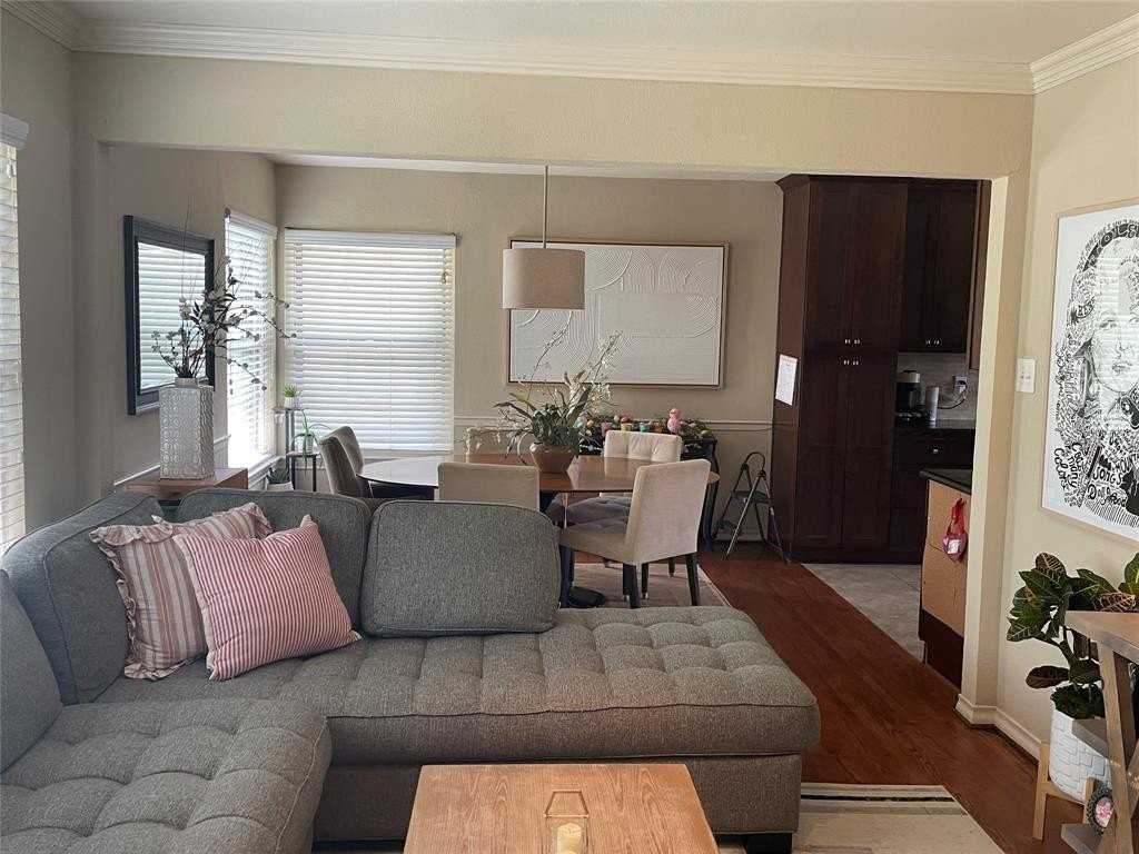 3719 Seguin Dr - Photo 4 of 25