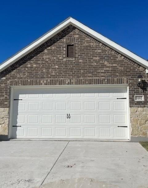 3102 Yellow Pine Dr - Photo 2 of 21