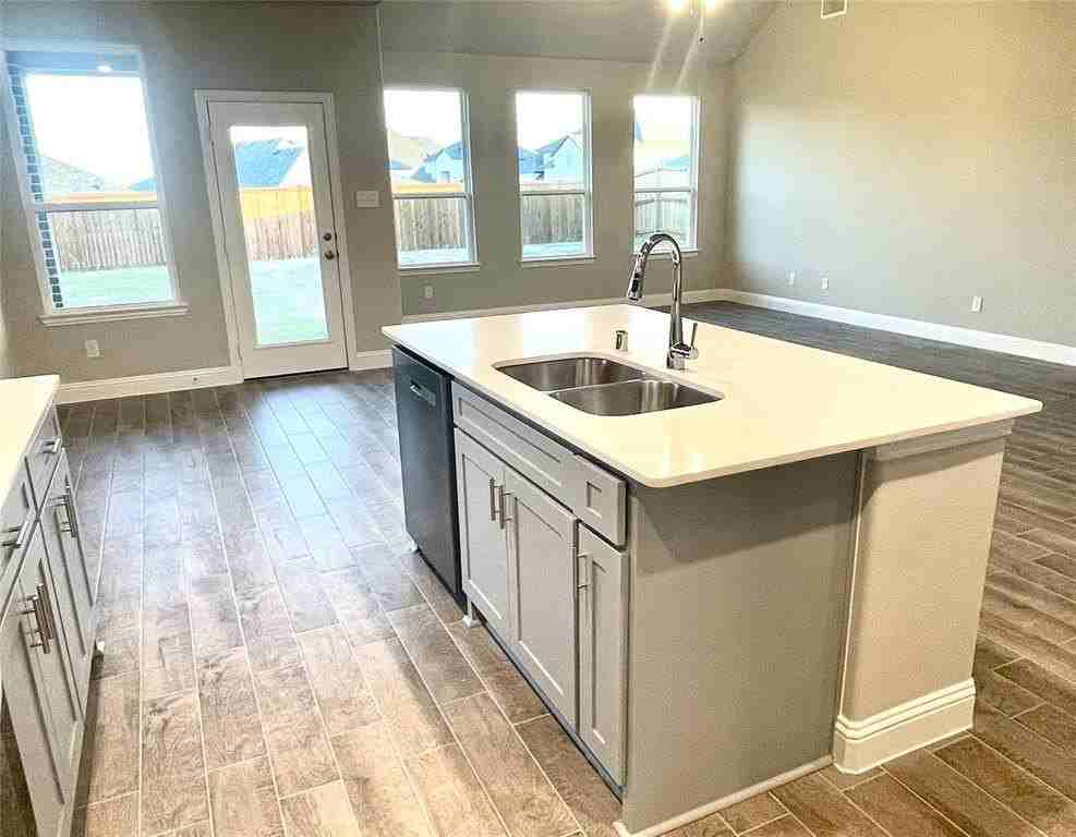 1309 Lavinola Ln - Photo 7 of 29