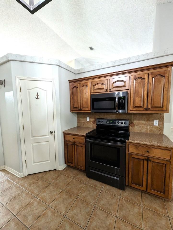 1822 Brooke Beach Dr - Photo 7 of 40