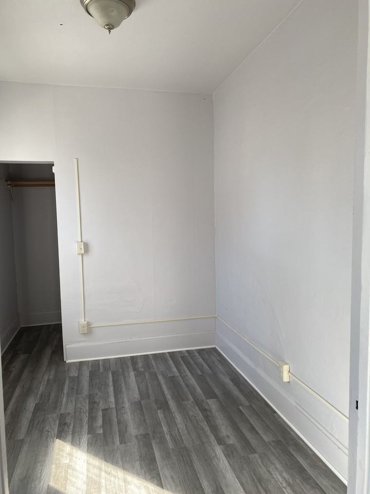 532 Park Ave #1-2 - Photo 2 of 5