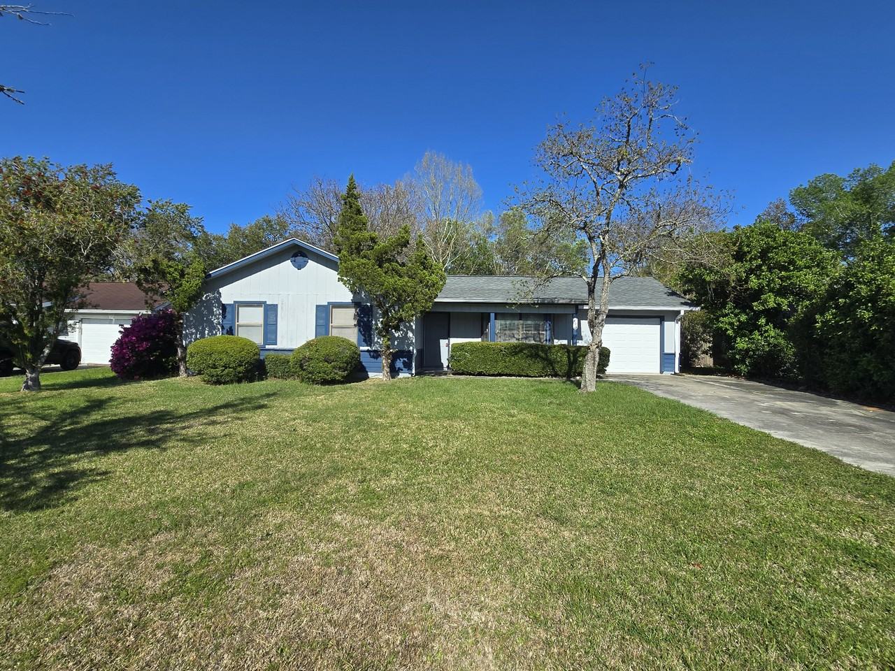 425 Sunnyside Dr #1 - Photo 4 of 47