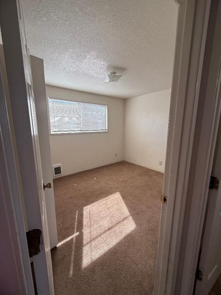 577 W Berdine St #A - Photo 5 of 6