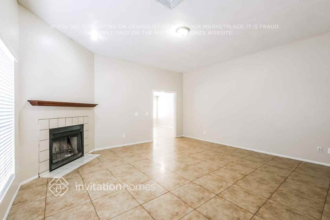 7441 W Krall St - Photo 4 of 17