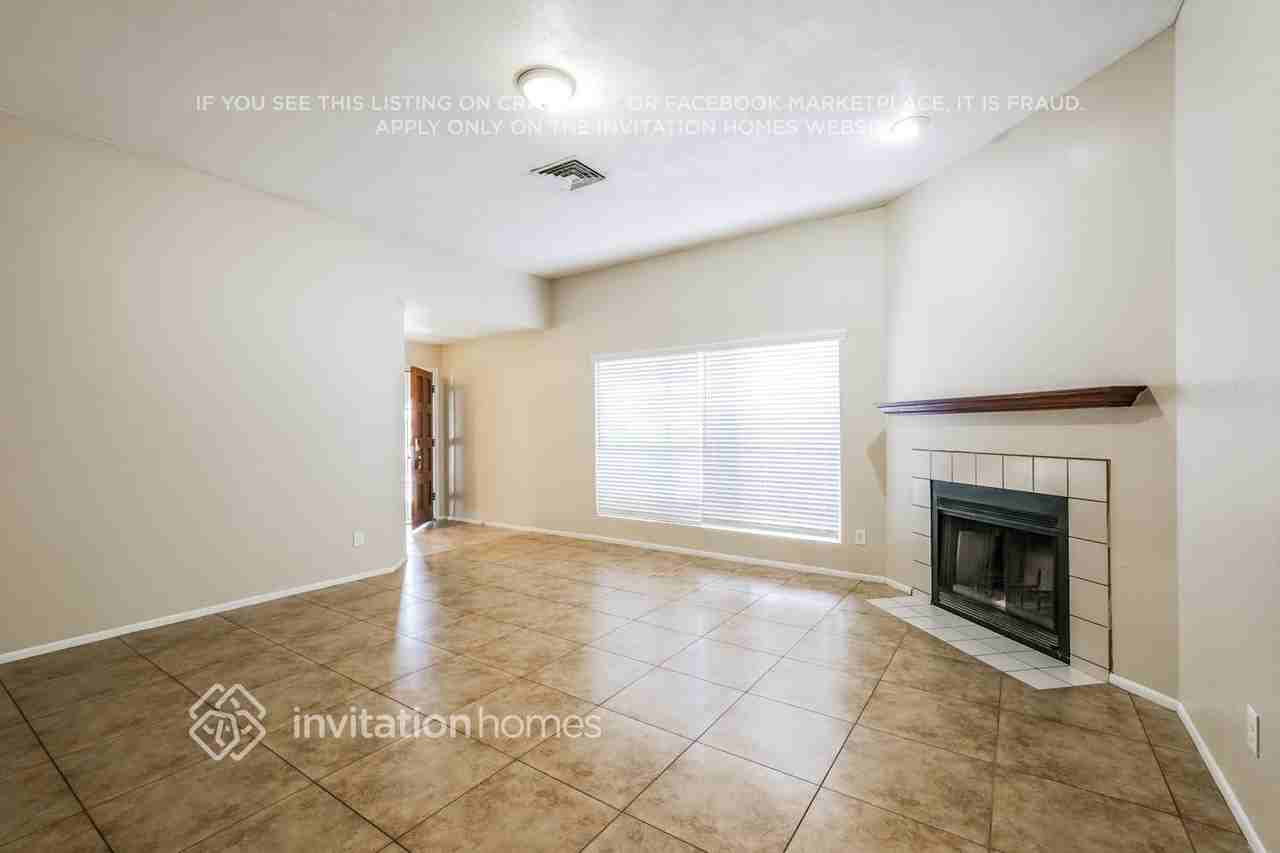 7441 W Krall St - Photo 5 of 17