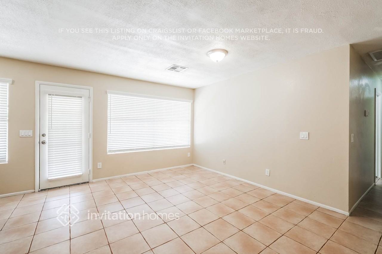 7441 W Krall St - Photo 6 of 17