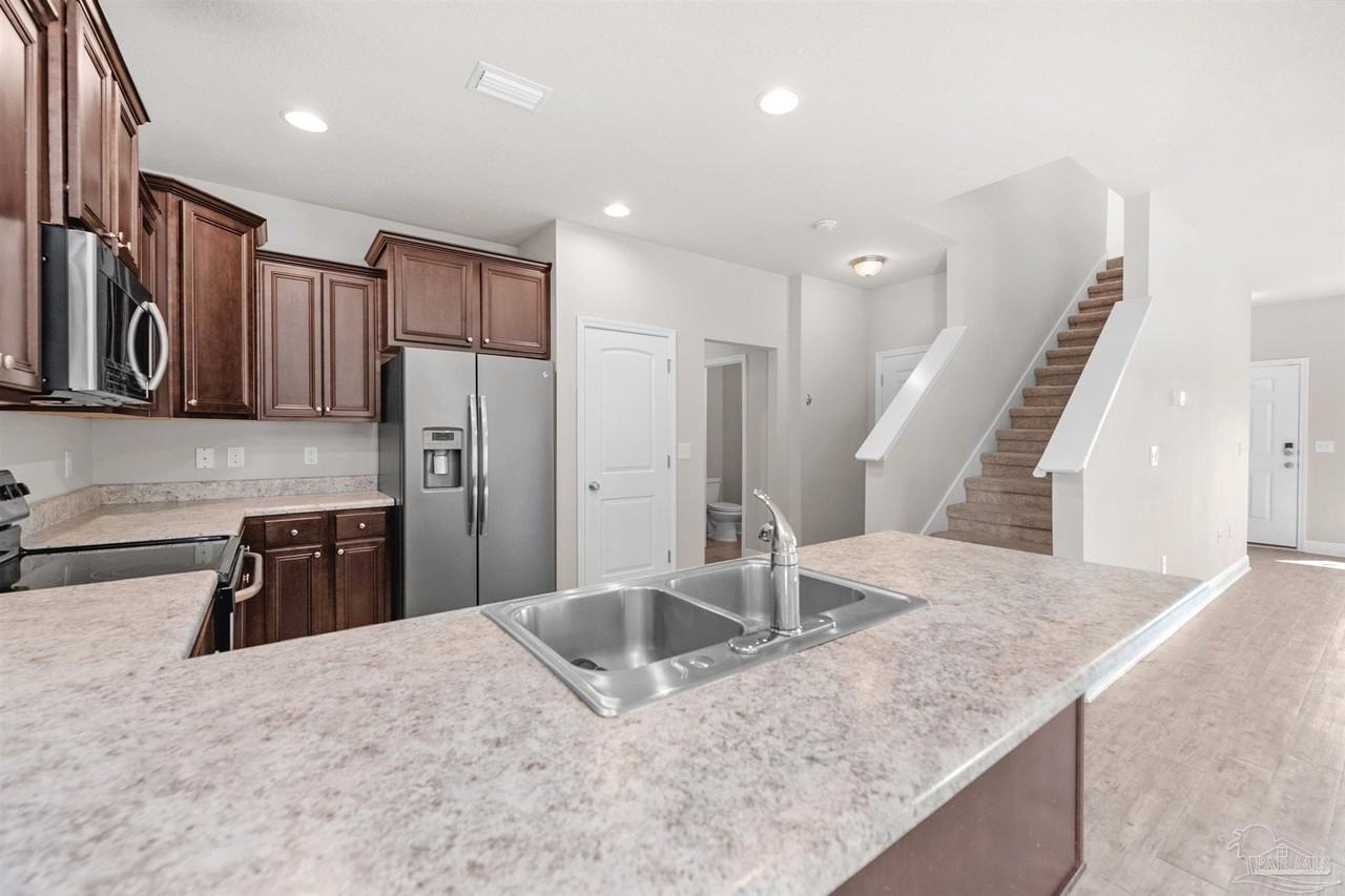 8645 Bucklebury Dr - Photo 3 of 37