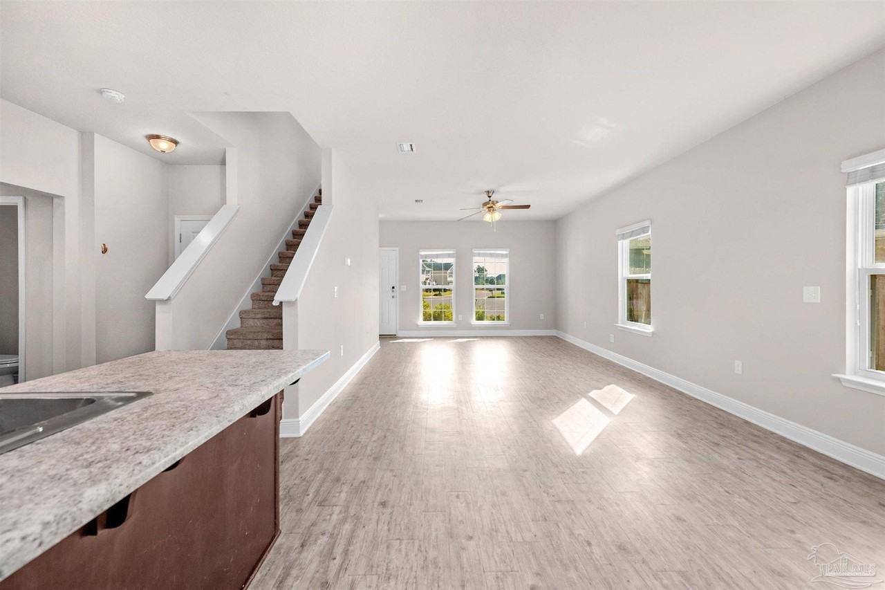 8645 Bucklebury Dr - Photo 4 of 37