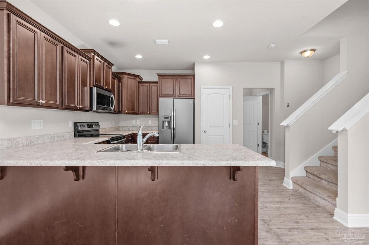 8645 Bucklebury Dr - Photo 5 of 37