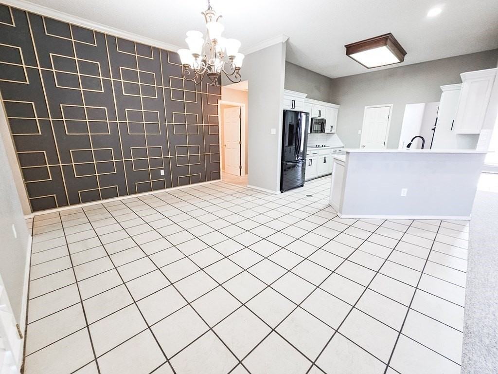 4801 Whitman Dr - Photo 5 of 24