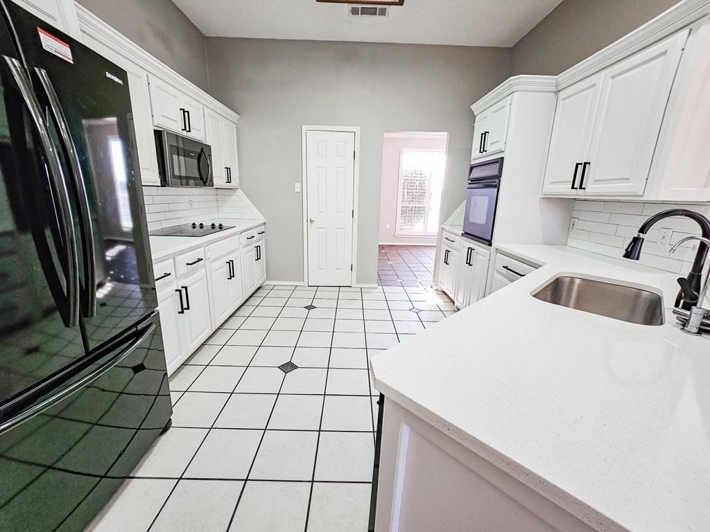 4801 Whitman Dr - Photo 6 of 24