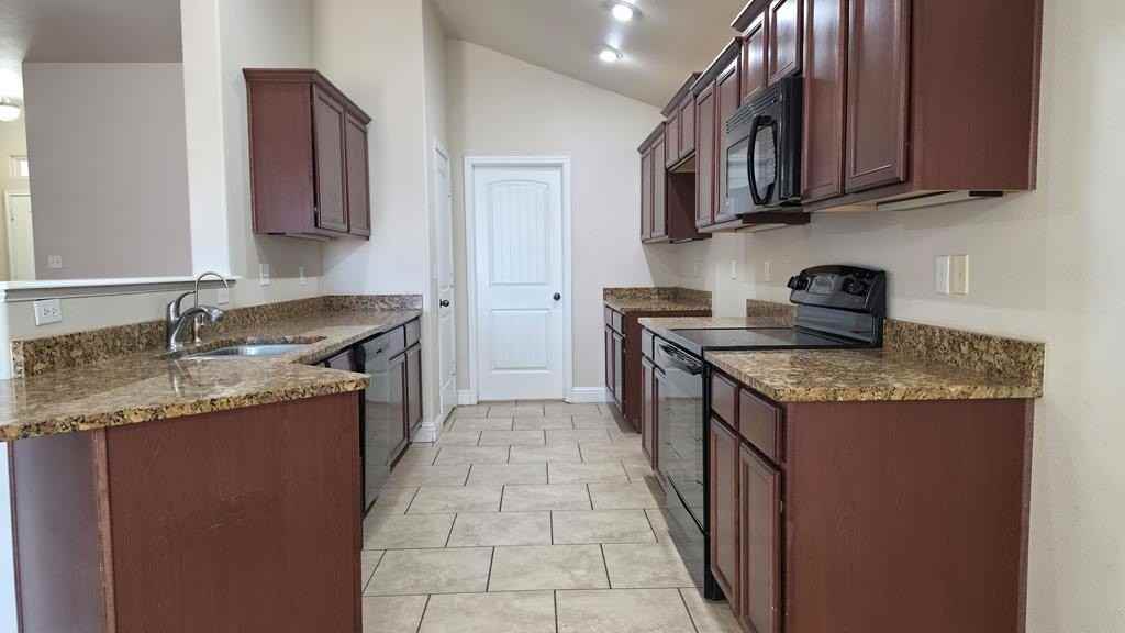 6011 Mile High Ln - Photo 5 of 17