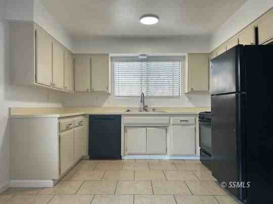 824 Capehart Ct Apt C - Photo 3 of 11