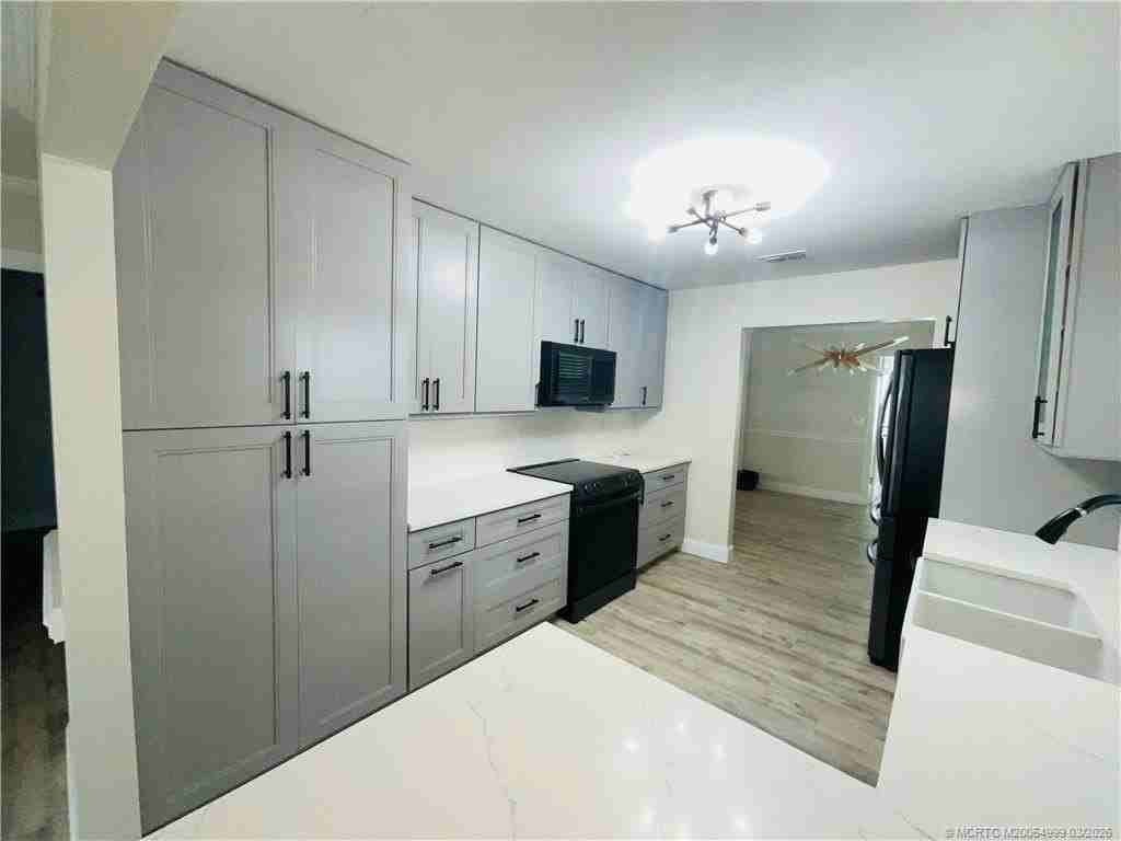 2061 Ne Hoya Calle - Photo 5 of 18