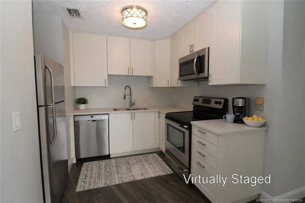 2083 Ne Collins Cir #8-90 - Photo 4 of 18