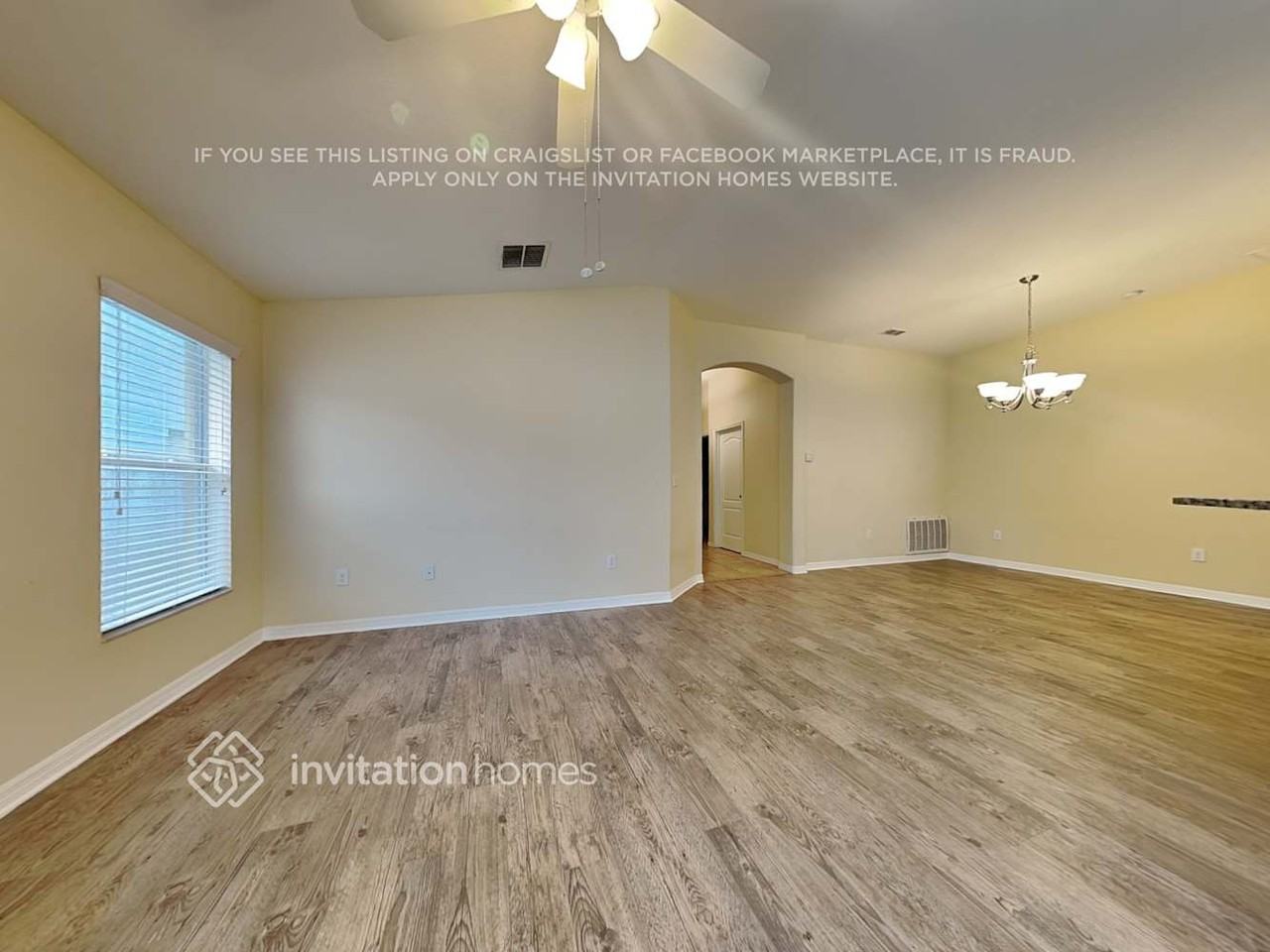 3252 Berwick Ln - Photo 3 of 17