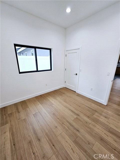 2581 Windsor Ave - Photo 4 of 8