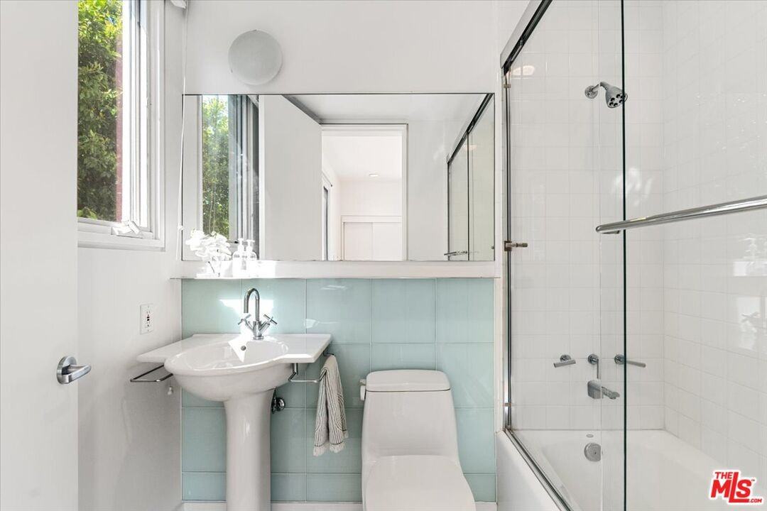 211 S Valley St - Photo 2 of 8