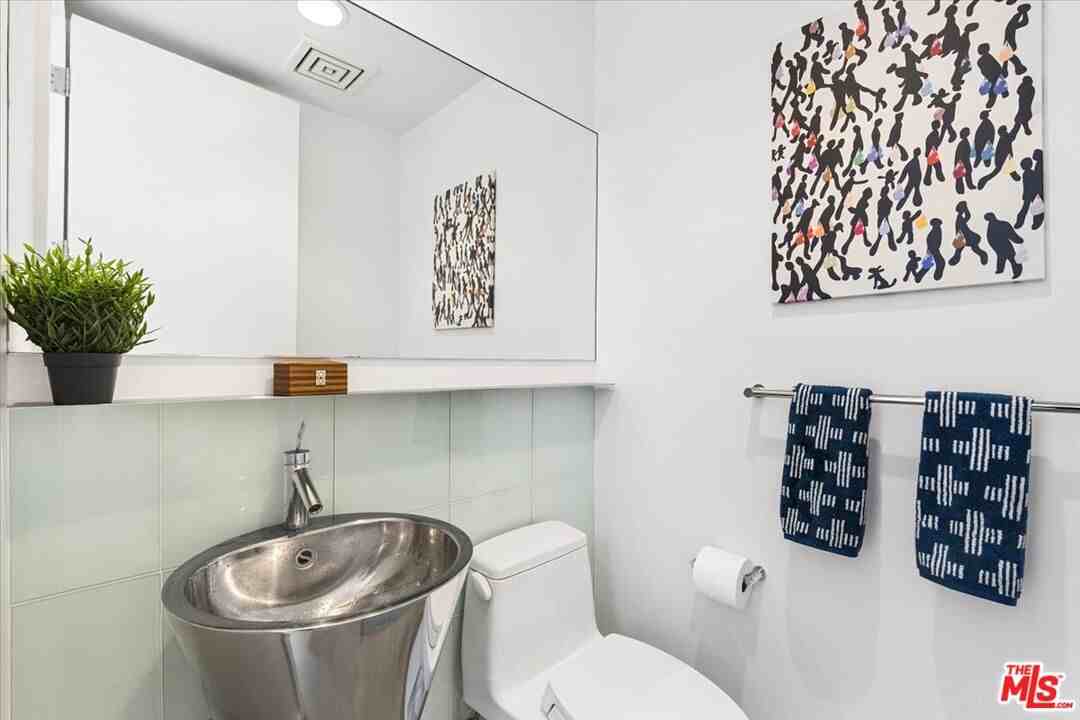 211 S Valley St - Photo 4 of 8