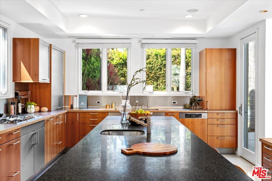 211 S Valley St - Photo 7 of 8