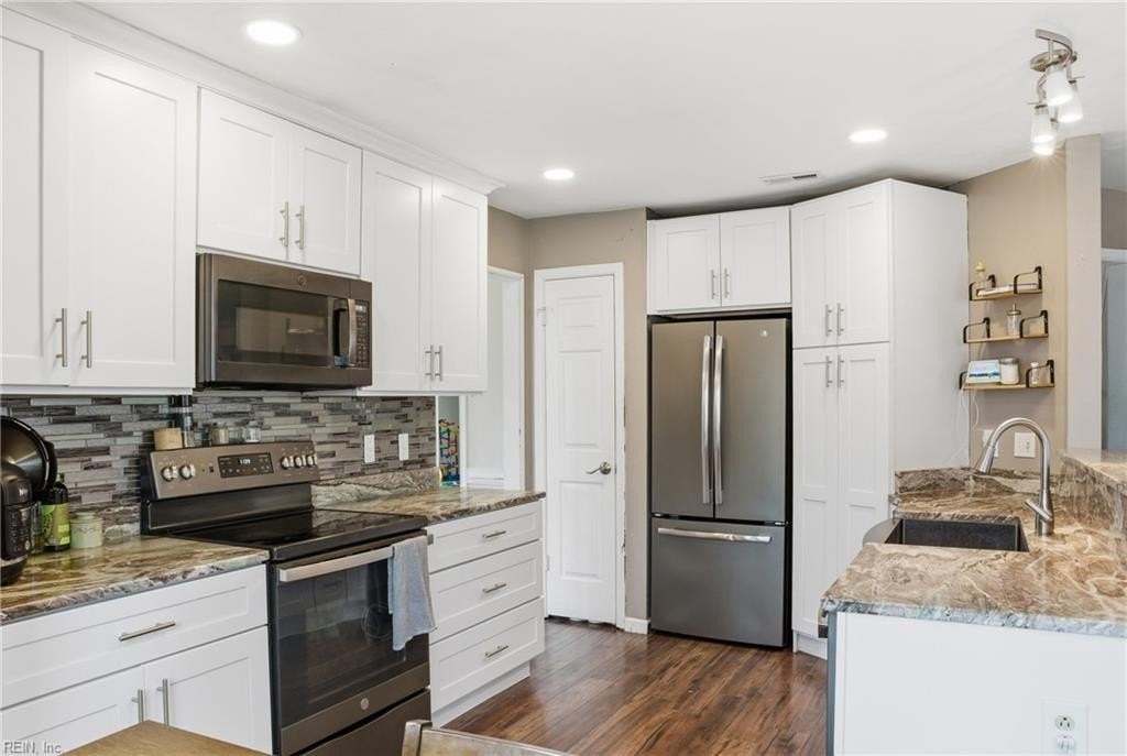 405 Dahoon Ct - Photo 3 of 40